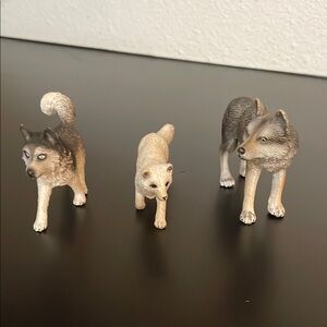 Wolf Family Action Figure Set - Gray and White